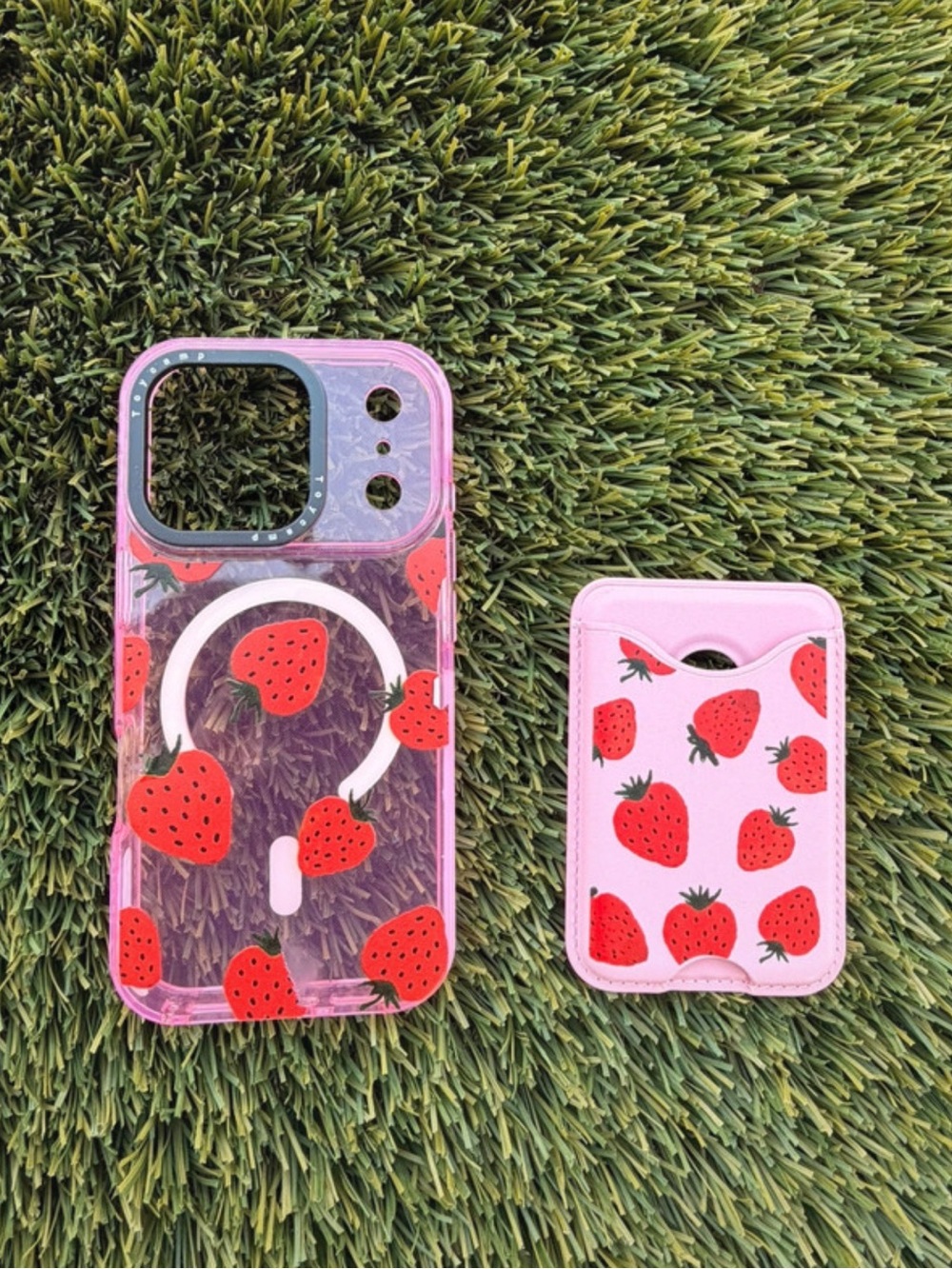 Toycamp IPhone 17 Pro strawberry Case With MagSafe Card Holder